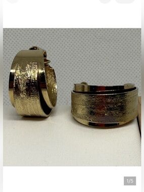 Vintage Emmons clip-on earrings textured gold tone hoops Women’s costume jewelry